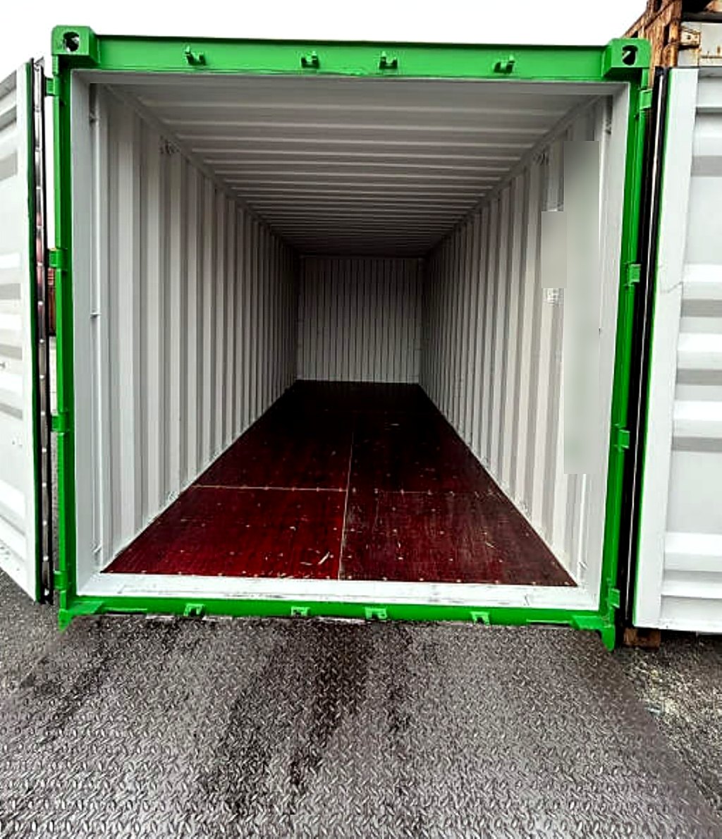 Leercontainer bereit zur Beladung