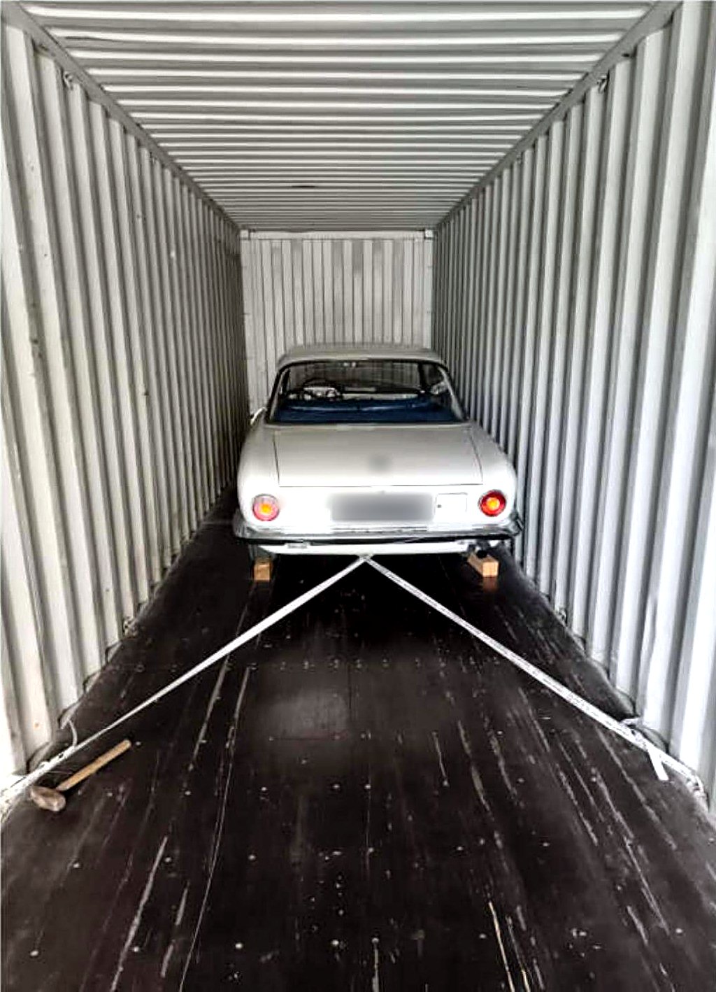 Oldtimer mit Kreuzverzurrung gesichert